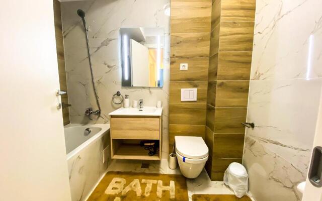 Serene Ambiance 1 BR Apartment with private parking and terrace