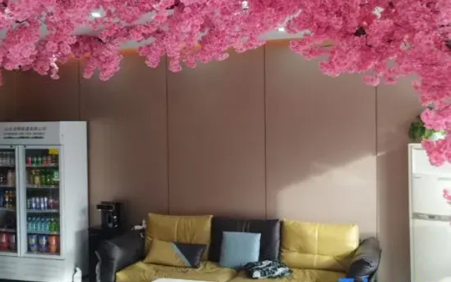 Lingshou Week Eight Themed Hotel