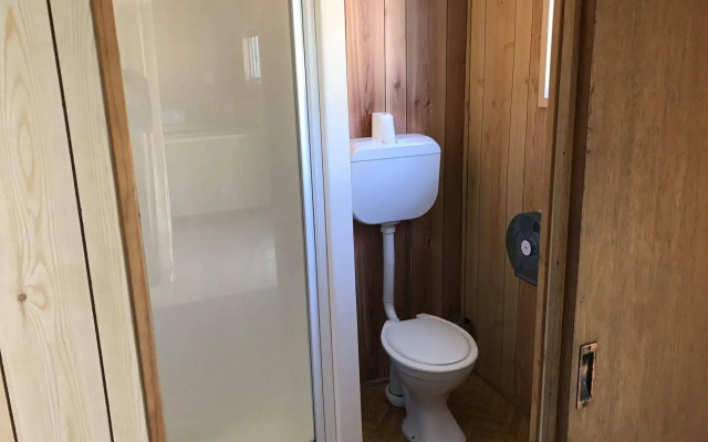 The Waterwheel Beach Cabins - Caravan Park