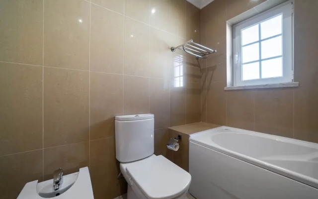 Lily Fabulous 1 BED APT With Roof Terrace Pool