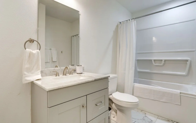 Beautiful Kenmore Retreat Near Marina & Beach!