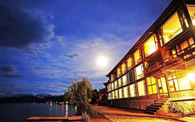 Lijiang Lugu Lake Nv'er Garden Hotel