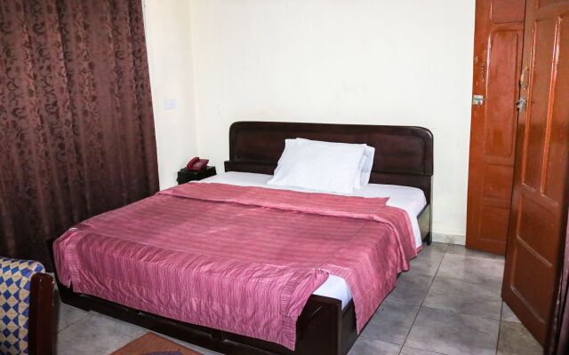 Vis-A-Vis Hotel