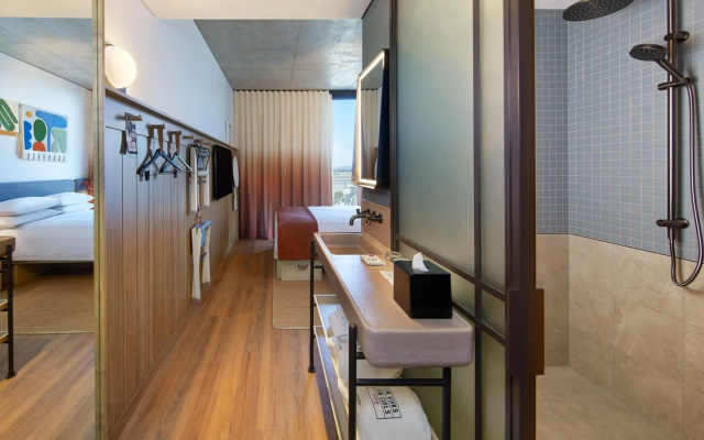 Moxy Sydney Airport – Guest Rooms – Sydney