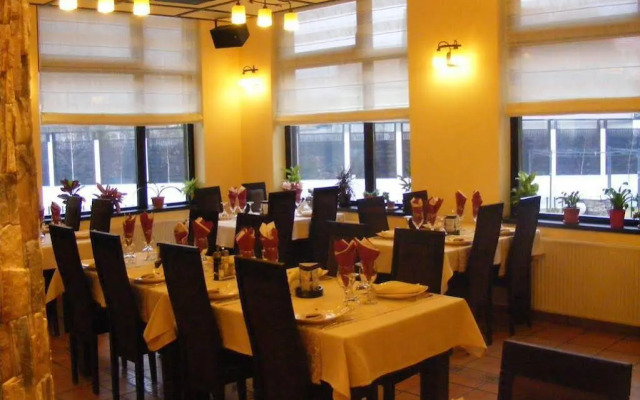 Hillden Lodge & Restaurant
