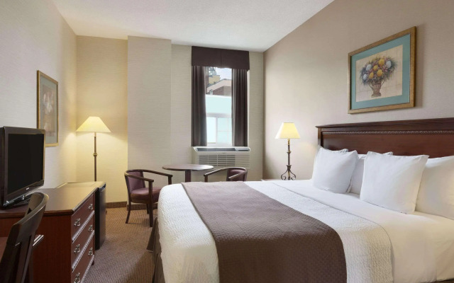 Days Inn by Wyndham Toronto East Beaches