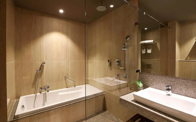 Lemon Tree Hotel, Sector 68, Sohna Road, Gurugram