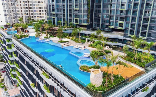 Odela Estella Riverside Luxury Vacation