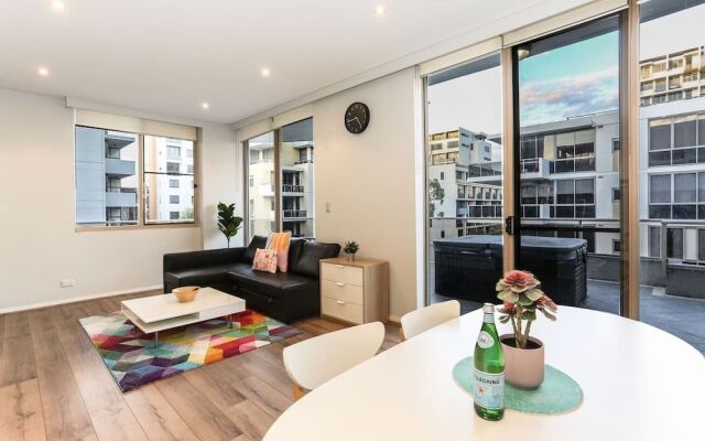 Beautiful home 2beds Apt @Waterloo-Close to CBD