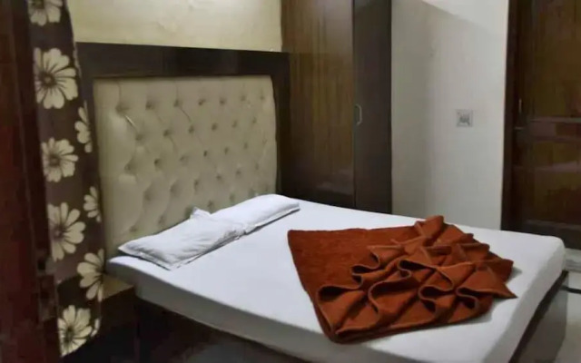 Lord Krishna Hotel Dx. Inn