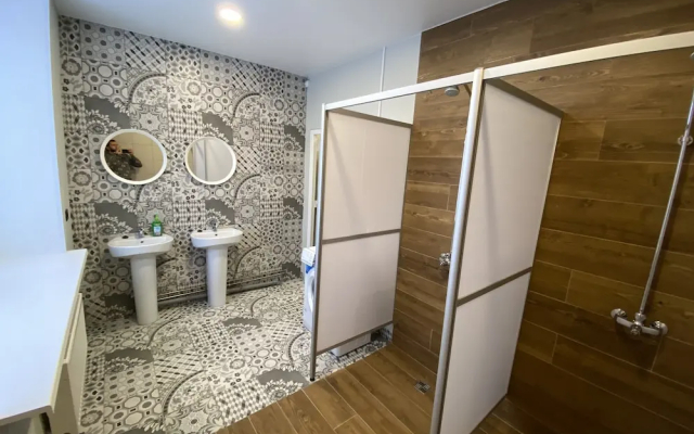 Vershina Hostel