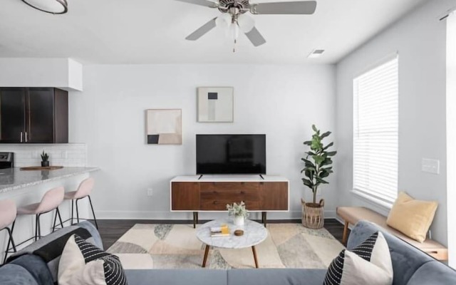 CozySuites Stunning 4BR near WholeFoods