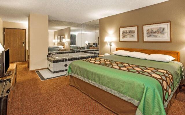 Super 8 Motel - Watertown