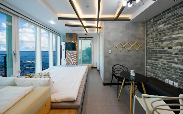 Pohang Couple Stone Pension