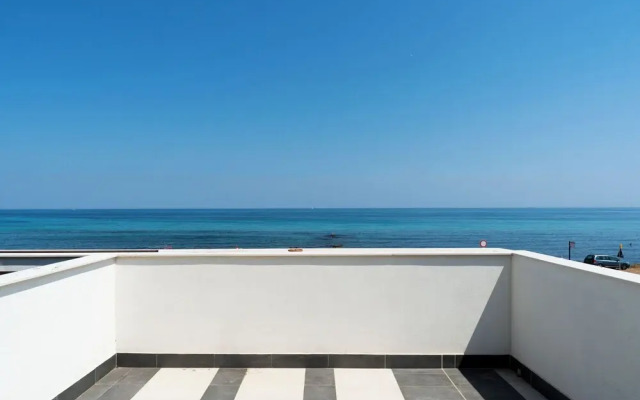 Lolita's Beachfront Loft