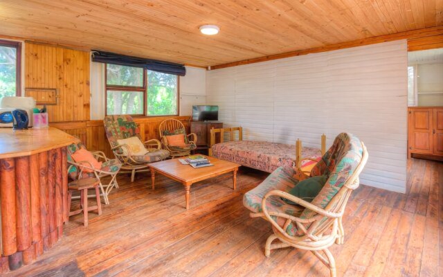 Woodlands Cottages & Camping