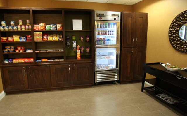 Holiday Inn Express & Suites Huntsville Airport by IHG