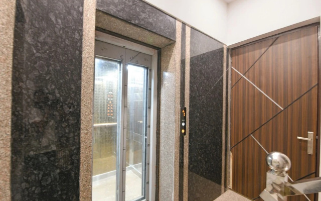 Fabhotel Black Pepper