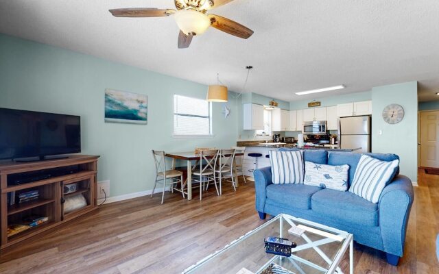 Beach View 3br/2ba W/pools Sleeps 8