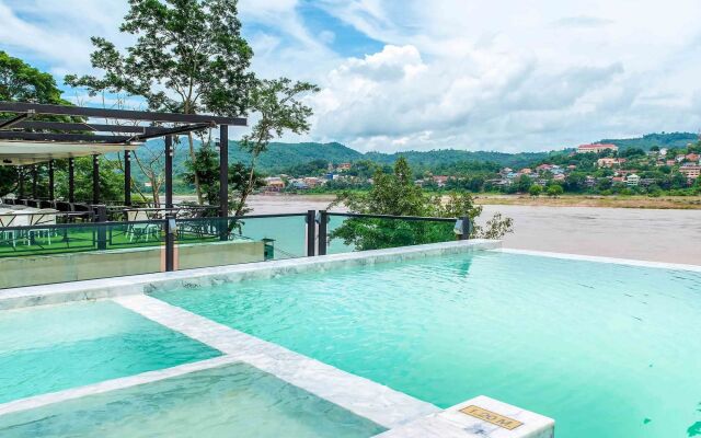 Chiangkhong Teak Garden Riverfront Onsen Hotel