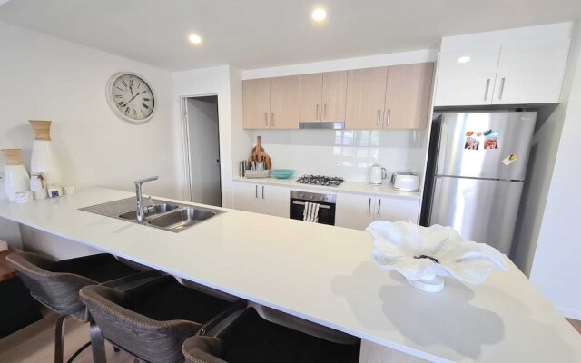 Modern 2 BR with Private Pool and Garden