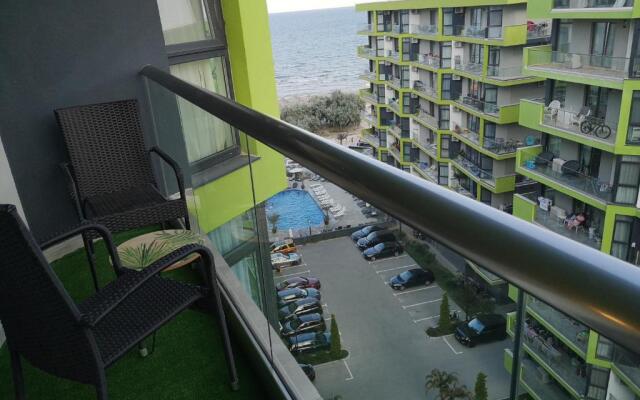 Whata View Studio Alezzi Beach