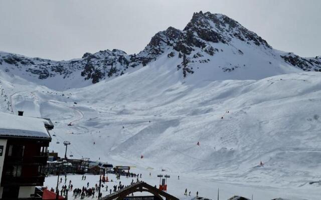 Tignes rond point des pistes vue panoramique au soleil