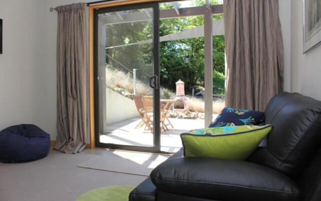 3 Thomas Hanmer Drive