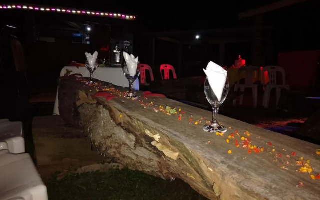 Pearl Gardens Beach Resort Kalangala