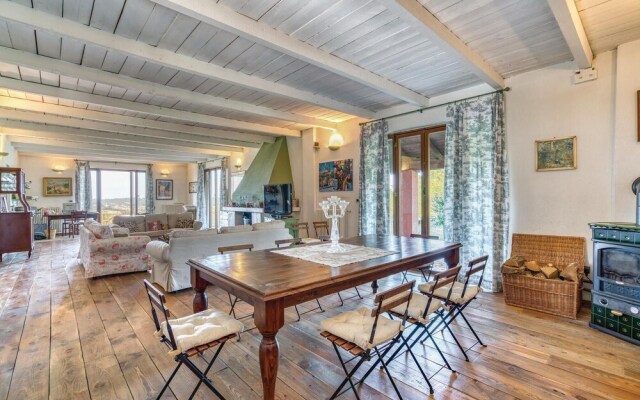 Stunning Home in Castelnuovo Calcea With Wifi and 7 Bedrooms