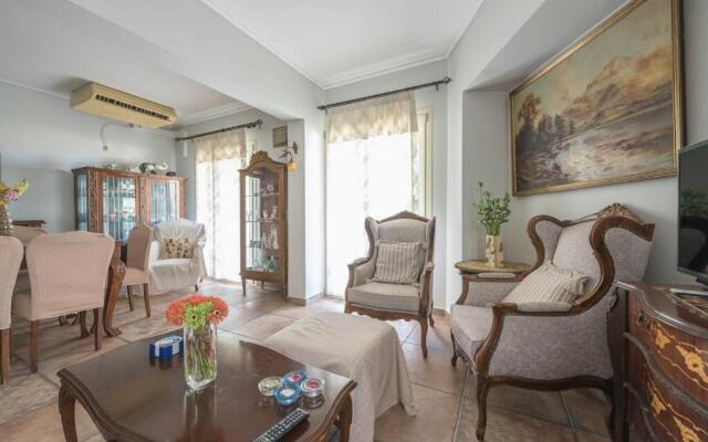 Seaside 2BR apartment in Varkiza 2mins walk from beach