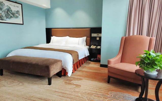 Skyline Plaza Hotel