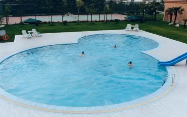 Chunlan Business Hotel