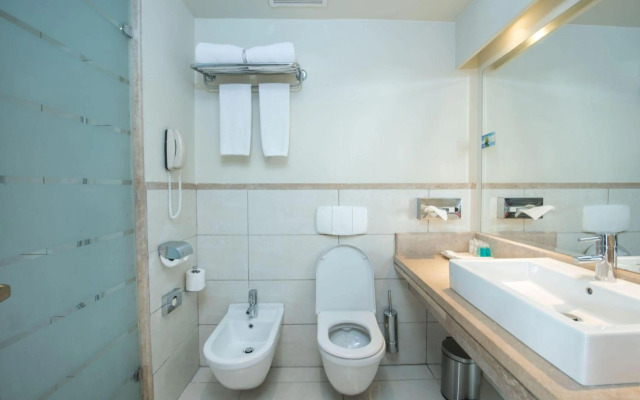 Reef Oasis Beach Resort
