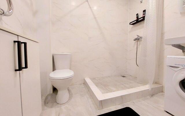 Шарман на проспекте Генерала Тюленева 52