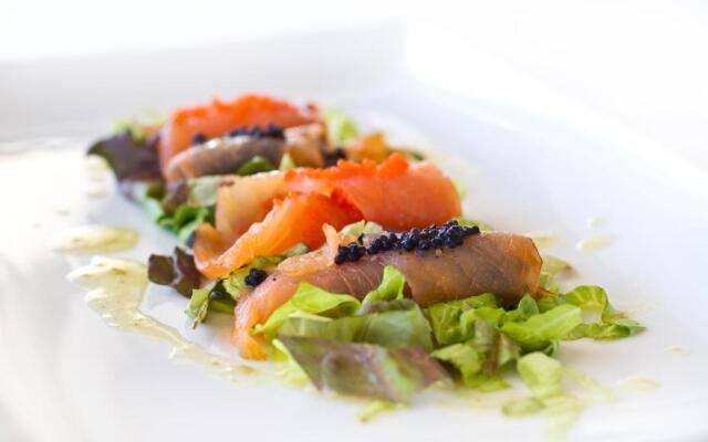 Отель Ozadi Altura Beach Resort