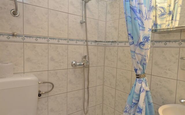 Apartments and Rooms Mladen