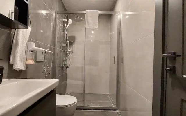 New Flat Large Living Space 6 Close to Lara Beach