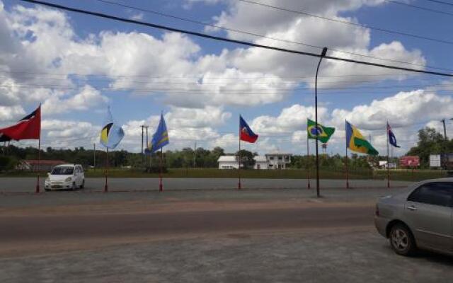 Rumanija's Airport Rooms