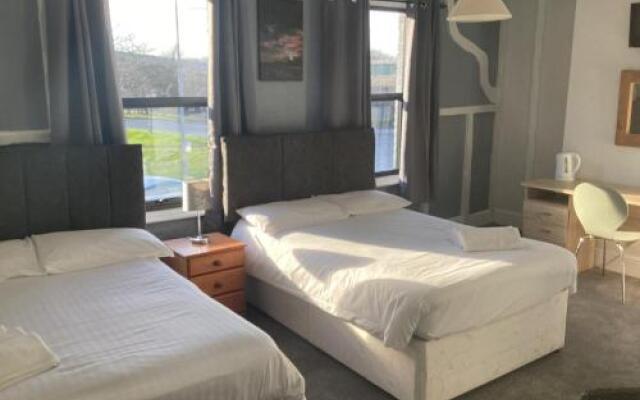 Picturesque Riverside Cottage - 2 Bedroom