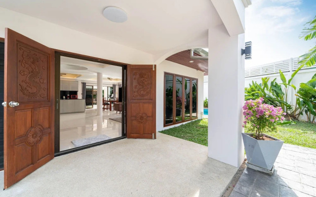 Tropical 3BR Pool Villa Amaya in Kamala