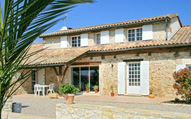 Villa With 4 Bedrooms in Saint Sylvestre sur Lot, With Private Pool an