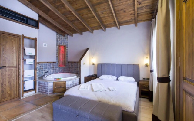 Luxurious Suits With Private Pool and Jacuzzi