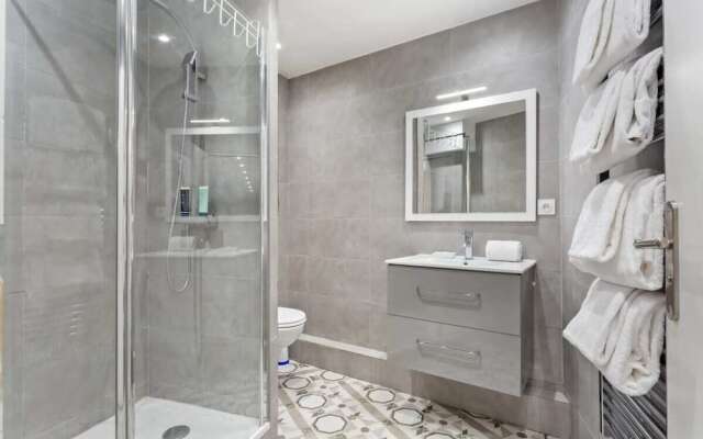 Modern Cosy 1-Bed Apartment Sleeps 6, in Paris