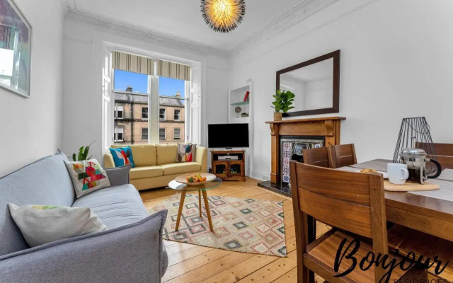Central Cozy 2BR-1BA near Princes Street