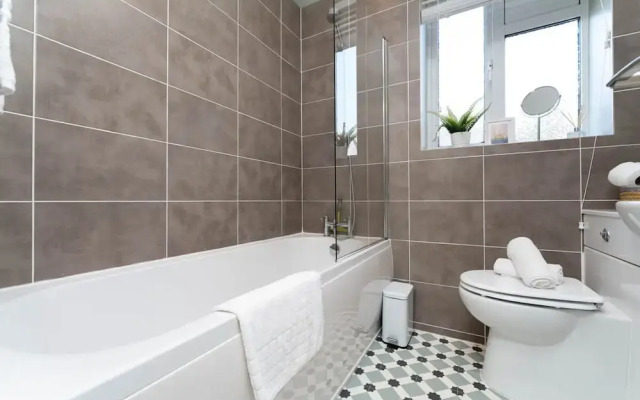 Host Stay Round Hill Apartment
