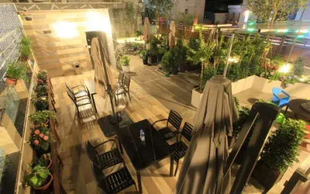 Tianjing Sky Garden Private Tang Hot Spring Homestay