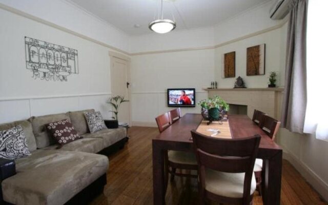 Moonah Amy Cottage Apartments