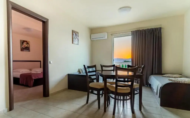 Golden Rose Suites