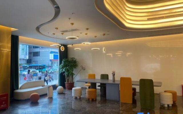 Orange Hotel Shenzhen Longhua subway station
